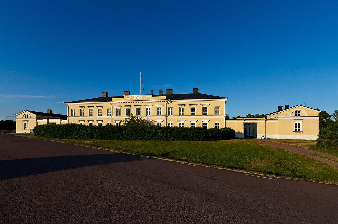 Det gula empirehuset Eckerö Post & Tullhus från 1828